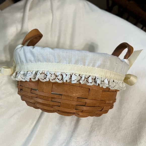 1991 Longaberger Button Basket with Ivory and plastic protector, bread warmer - Picture 1 of 8